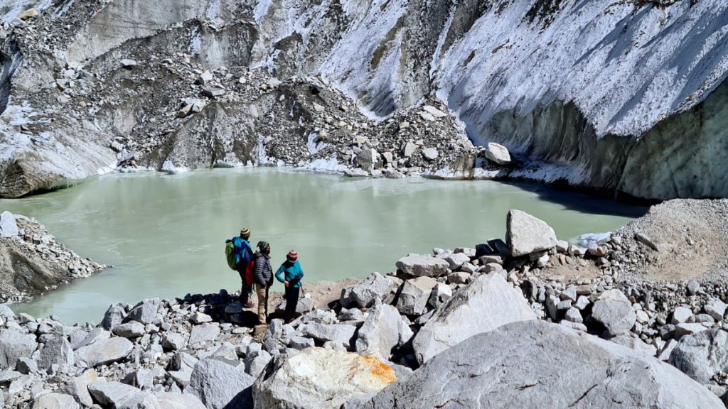 Trekker verso il campo-base dell