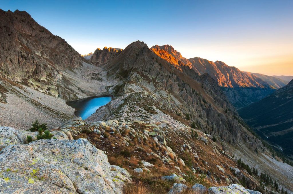 Il Lago inferiore di Fremamorta e il Monte Matto. Foto Luca Gino