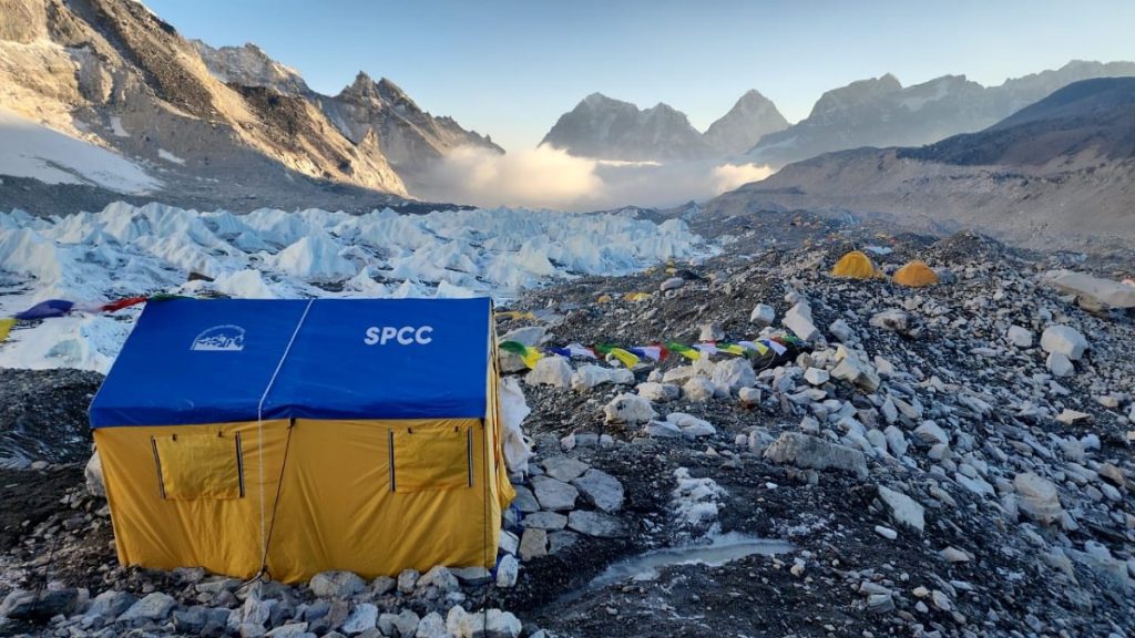 Il campo-base degli Icefall Doctors, foto SPCC