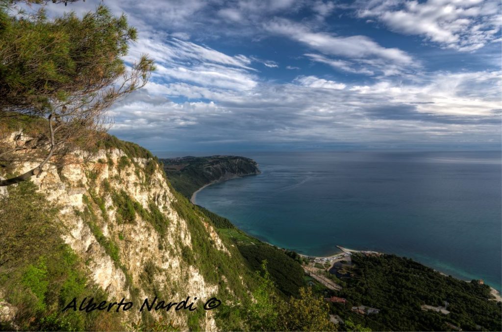 La Baia di Portonovo. Foto Alberto Nardi