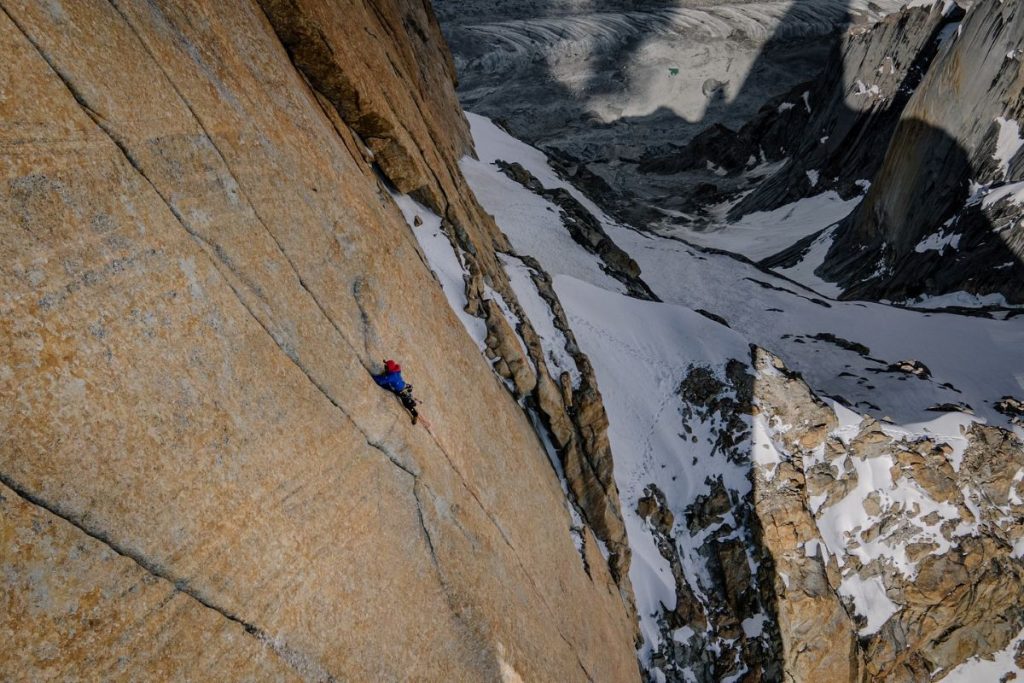 Salendo su Eternal Flame. Big Rock Media House