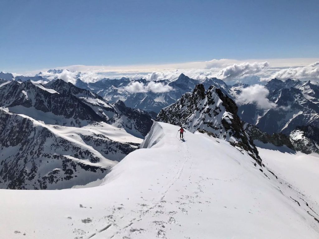 Verso la croce del Mont Geleě. Foto Deborah Bionaz