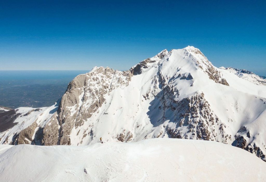 Barmasse su Intermesoli durante la sua recentissima traversata del Gran Sasso