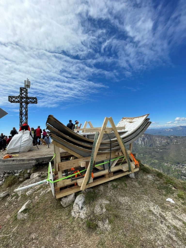 Il bivacco smontato in attesa dell