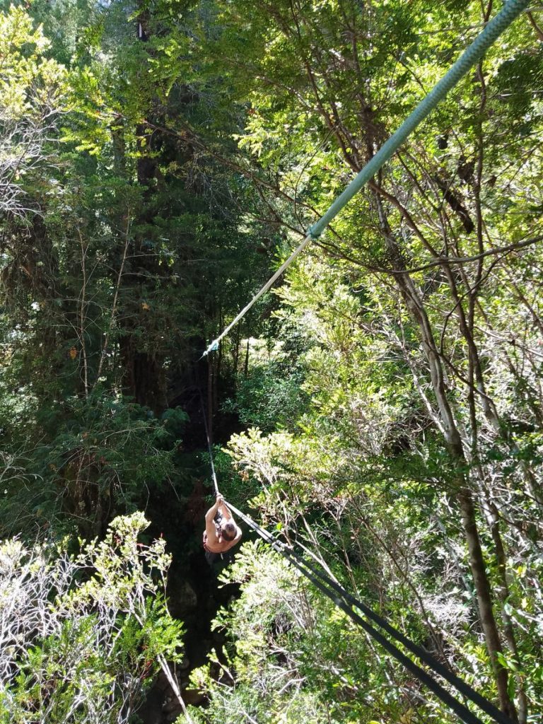 Attraversamento su fune nella valle di Cochamò. Foto Marco Zanchetta