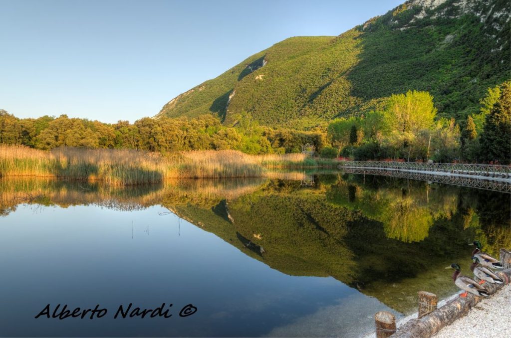 Il Lago Grande visto dalla Baia di Portonovo. Foto Alberto Nardi