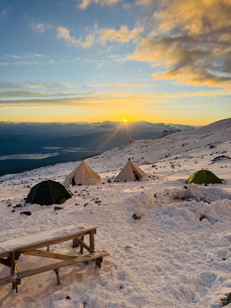 Il campo tendato da cui si parte per la salita alla vetta @ SCI17