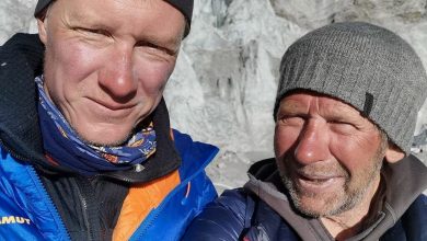 Alexey Lonchinsky e Yuri Koshelenko dopo la prima salita al Rolwaling Kang Shar nel 2023. Foto Yuri Koshelenko