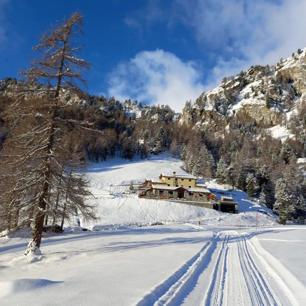 Il Rifugio Magià sulle piste da fondo di Saint Barthelemy. Foto FB Rifugio Magià
