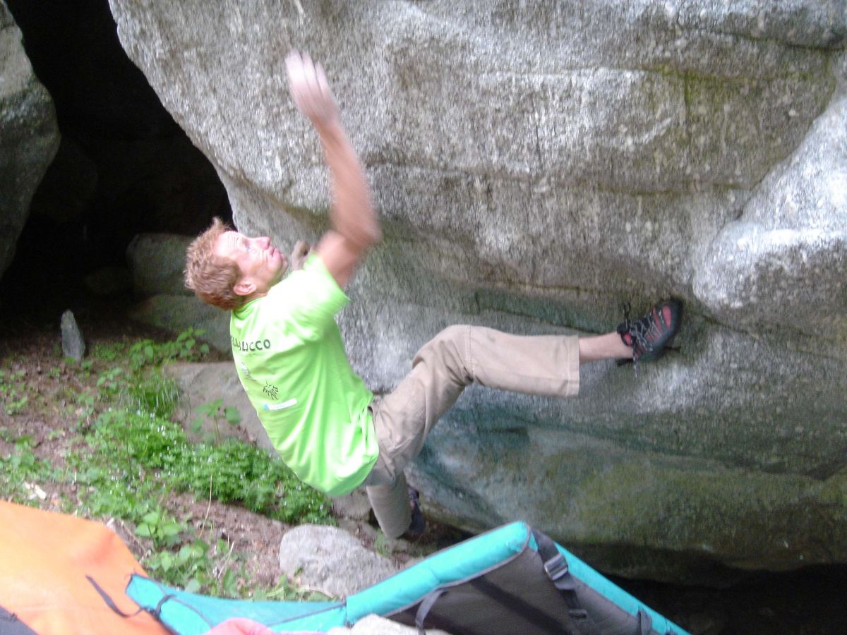 Tra i massi e il vento: il bouldering come scuola di ascolto