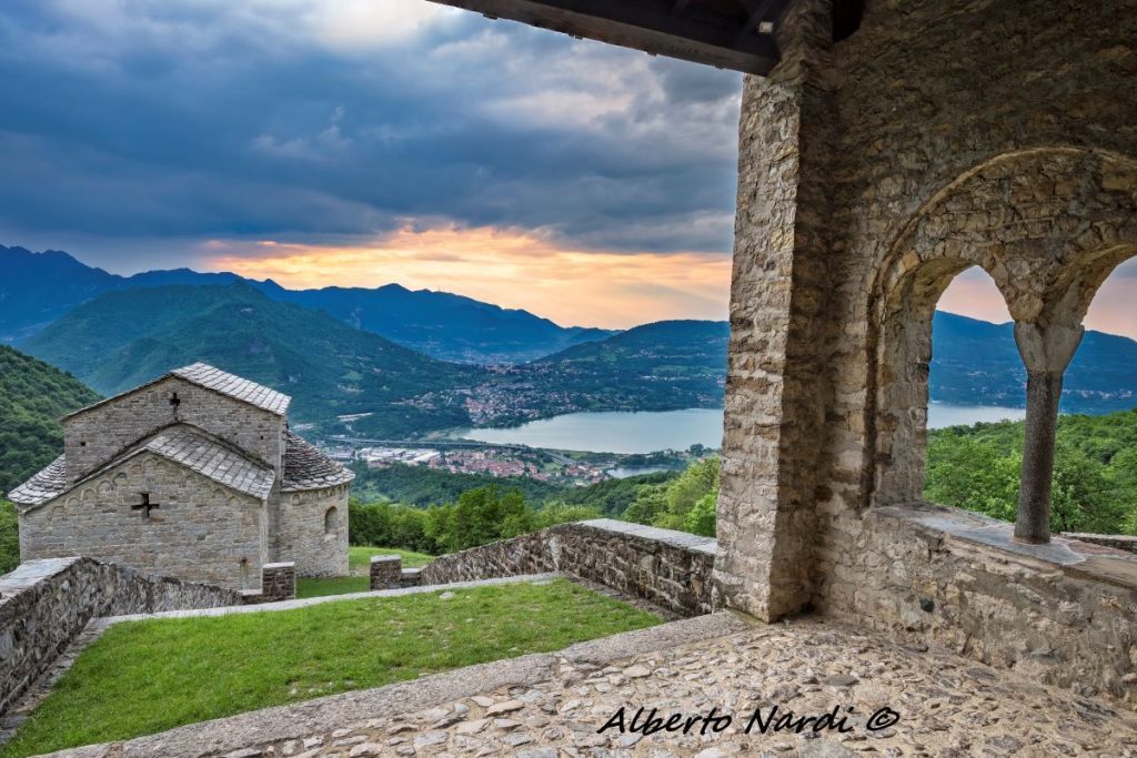 Il panorama dall'Abbazia di San Pietro al Monte. Foto Alberto Nardi