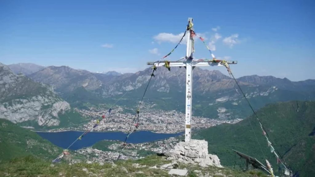 Il panorama sul Lago di Lecco dalla vetta del Corno Birone @ Adobestock