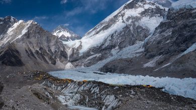 L'Everest e il campo base sul versante nepalese @ Wikipedia
