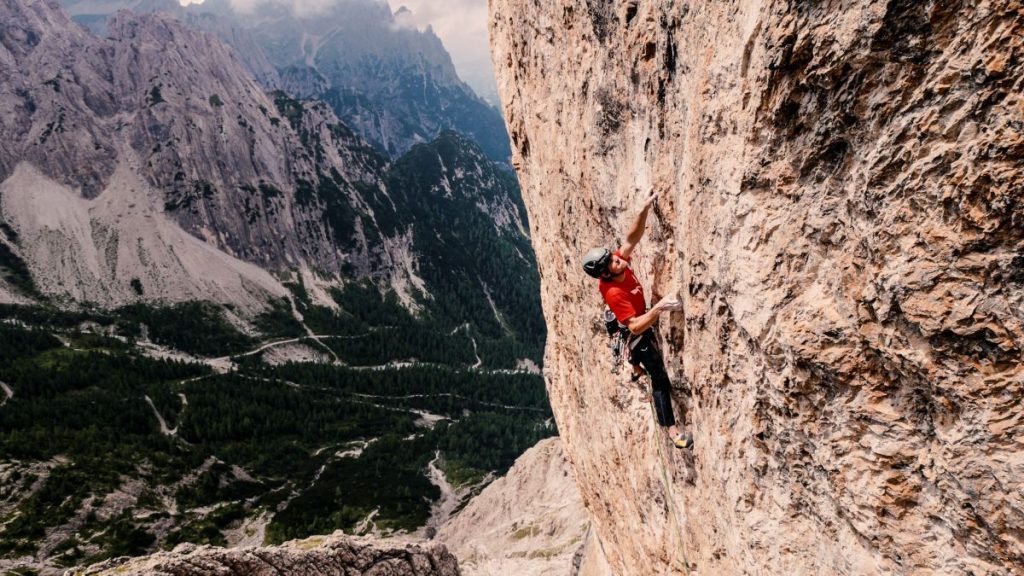 Louis Gundolf durante la salita su Project Lama @ Salewa