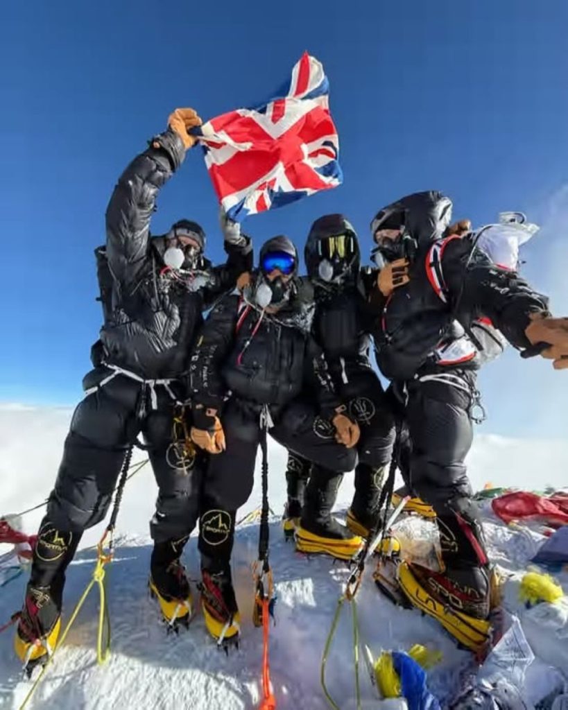 Gli alpinisti inglesi che sonom saliti sull