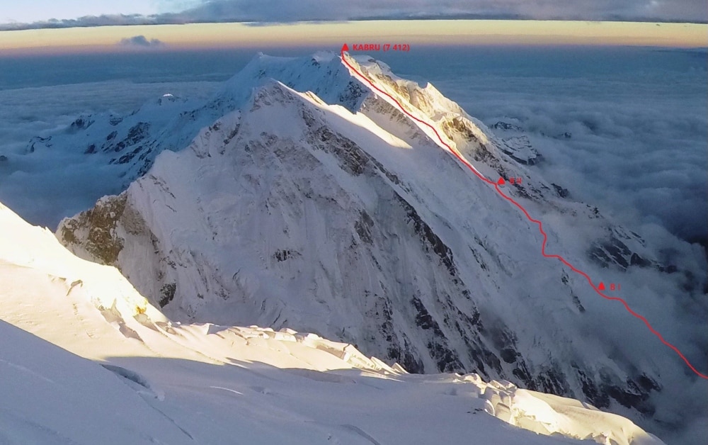 Il Kabru I, con la parte superiore della via aperta nei giorni scorsi, visto dal Kangchenjunga. Foto Peter Hámor