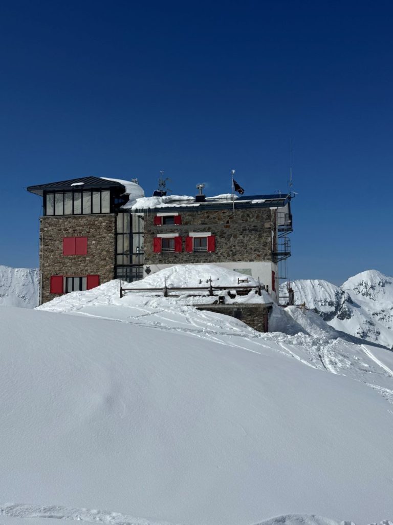 Il Rifugio Remondino nei giorni scorsi