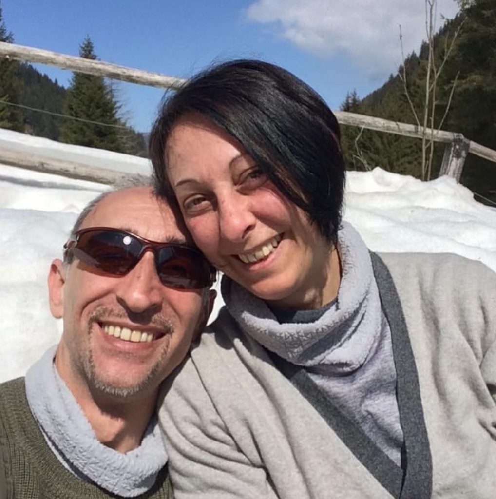 Piero e Laura, i gestori del Rifuglio Val Brandet, in provincia di Brescia