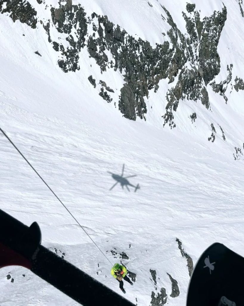 I soccorritori si calano sul punto dell