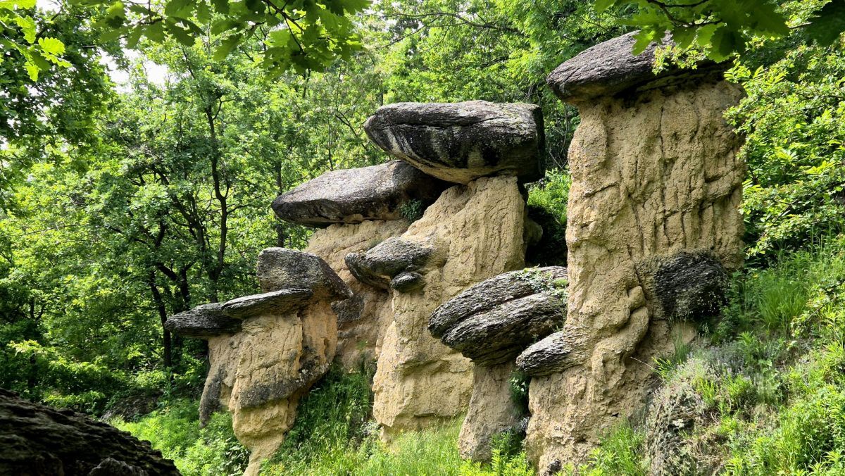 Sul sentiero dei Ciciu del Villar, in Piemonte, tra meravigliose sculture di Madre natura