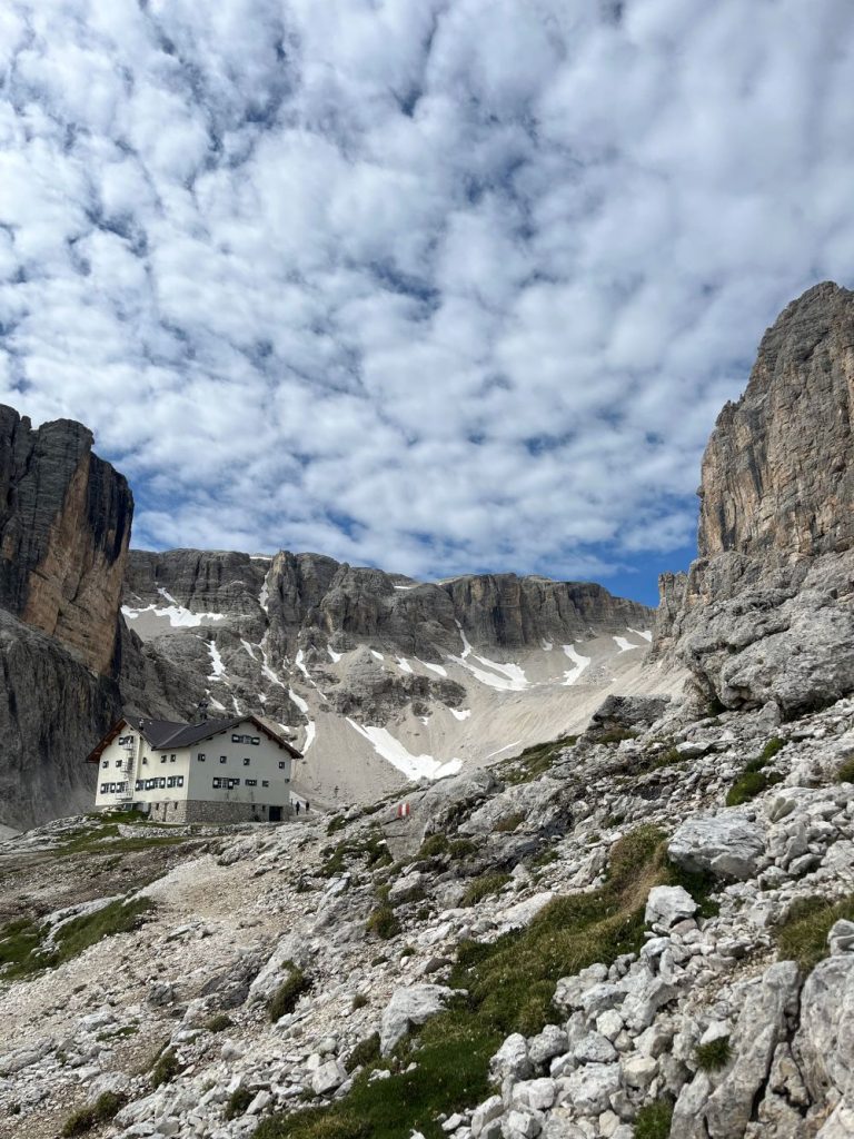 Il Rifugio Franco Cavazza al Pisciadů. Foto Davide Crinelli