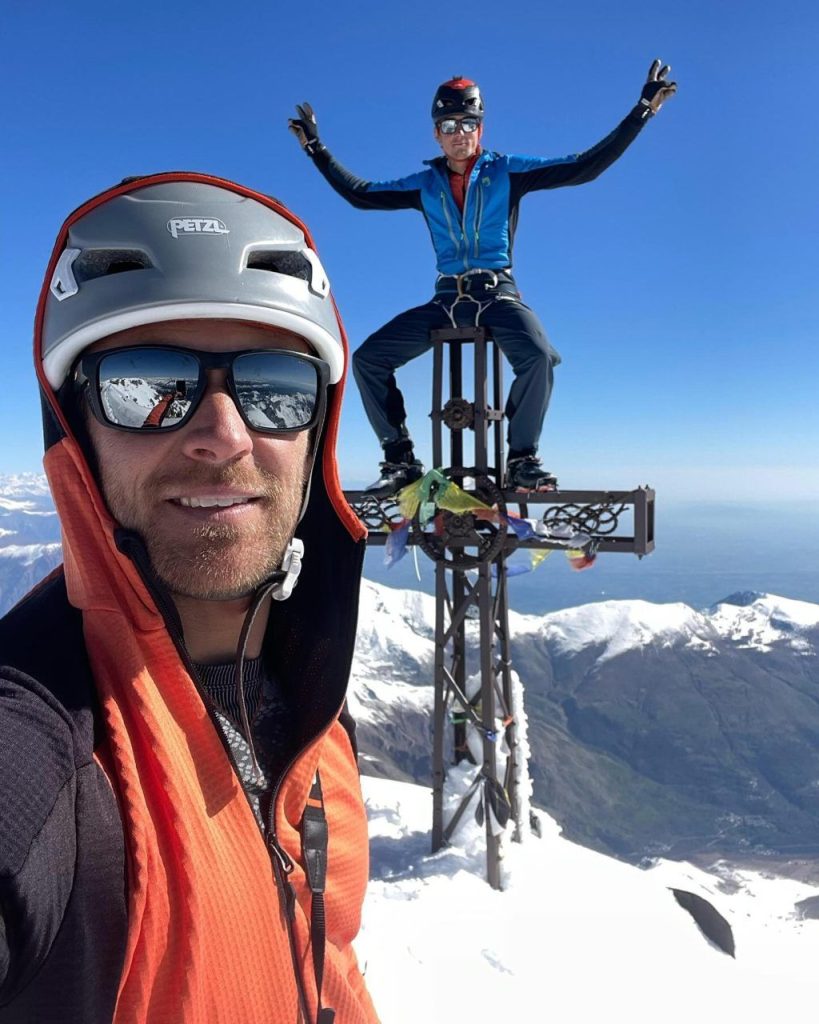 Jérémy Matera e Victor Garcin in vetta al Monviso prima di inizare la discesa. @victorgarcin