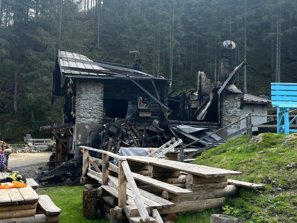 L'incendio ha distrutto la parte superiore dell'edificio