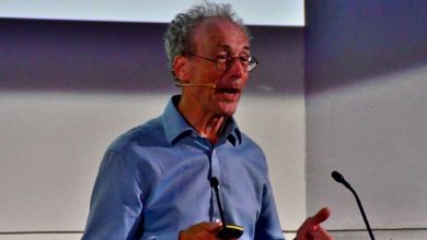Londra 2023, Stephen Venables parla alle celebrazioni per i 70 anni dell'Everest, foto Stefano Ardito