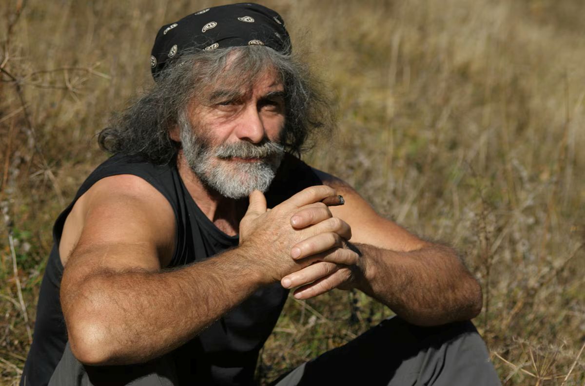 “Non voglio morire frainteso”, dice Mauro Corona presentando il film sulla sua vita