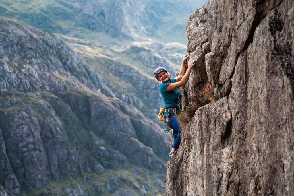 Un'immagine di Adra, Genziana d'Oro per il Miglior film di Alpinismo, Popolazioni e Vita di montagna