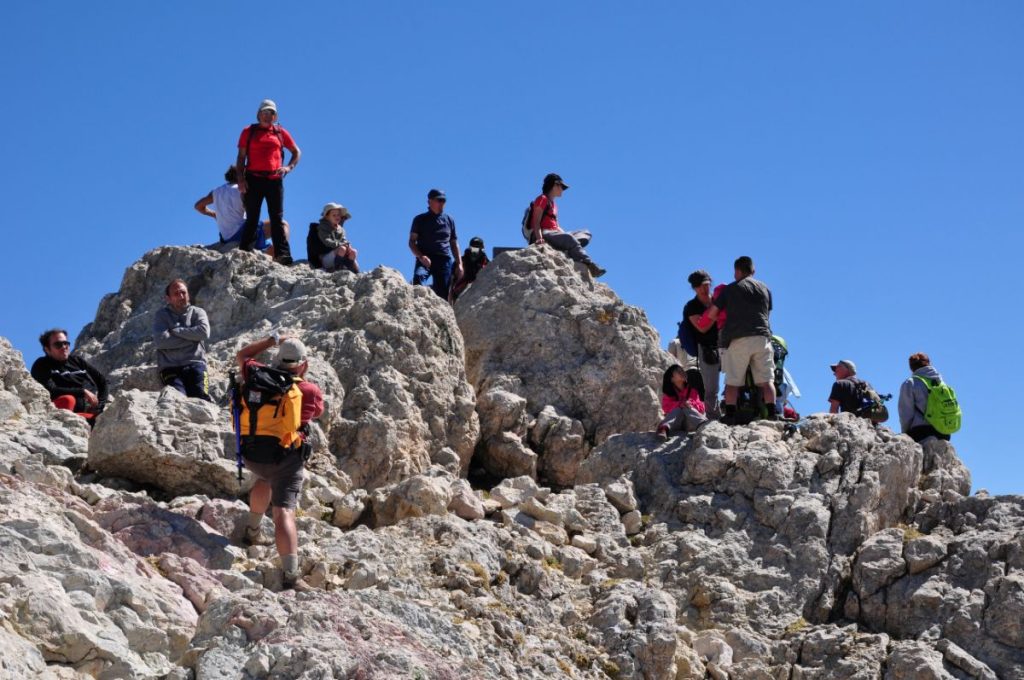 Affollamento sul Corno Grande (Gran Sasso), foto Stefano Ardito
