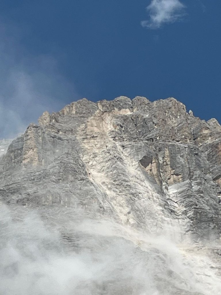 La zona del distacco, vicinissima alla vetta @guidecortina.it