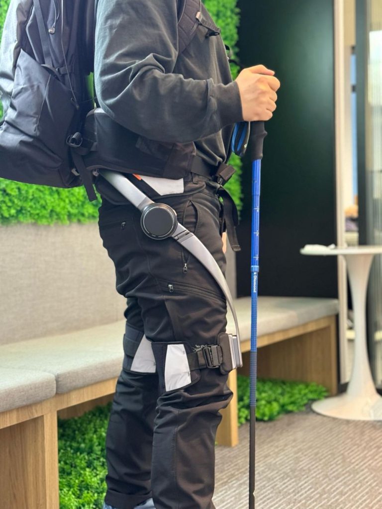 Un dettaglio di un esoscheletro da trekking Foto FB Hypershell