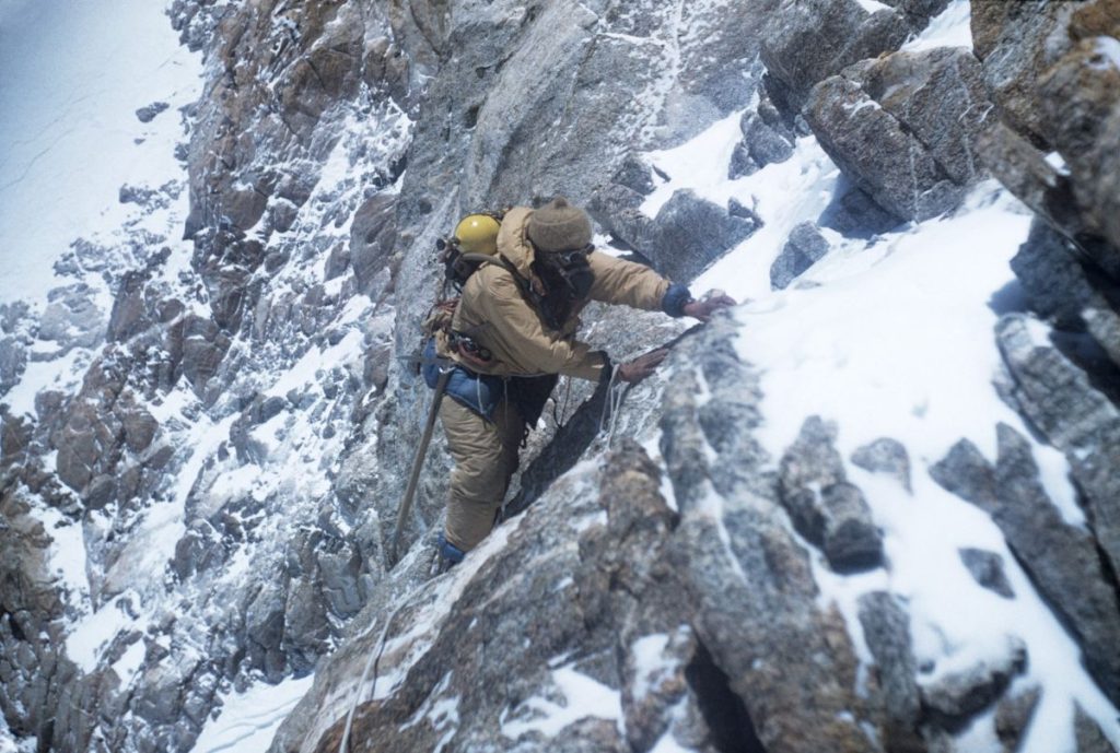 1955, George Band in arrampicata verso la cresta sommitale del Kangch @ Royal Geographical Society