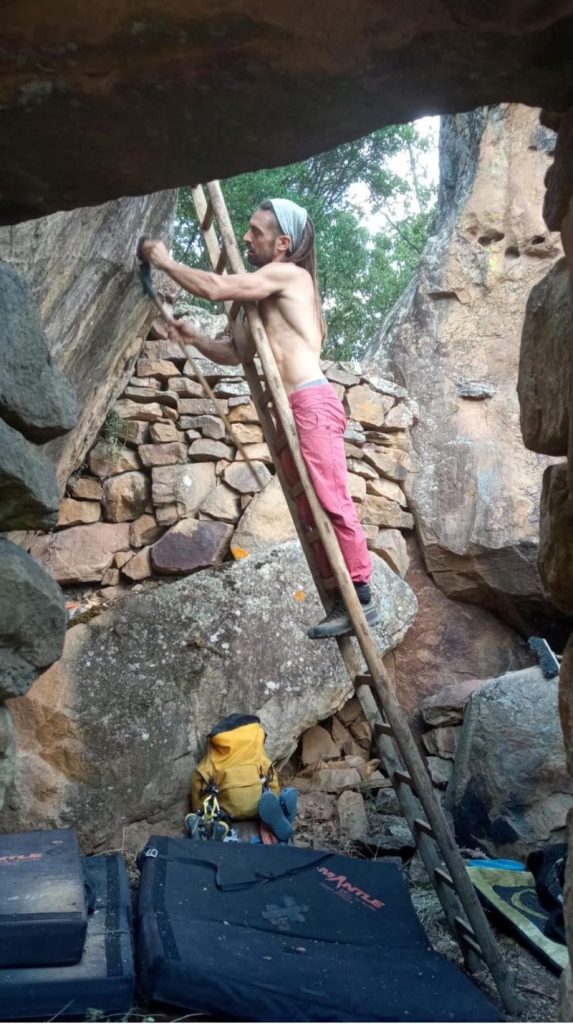 Davide Scornavacca durante la pulizia di un progetto, settore Fantasia. Foto di Ilenia Golino