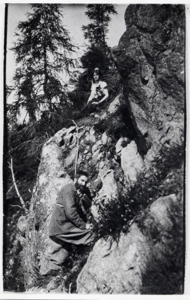 Oskar Eckenstein si allena in falesia. Immagine scattata da Aleister Crowley nel 1900 @ Crowley Family Archive
