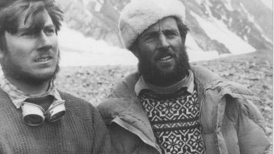 Eric Abram con Walter Bonatti durante la spedizione al K2 del 1954 @ Wikipedia