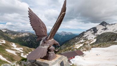 Il Rifugio Nani Tagliaferri a inizio stagione. Foto Alberto Nardi