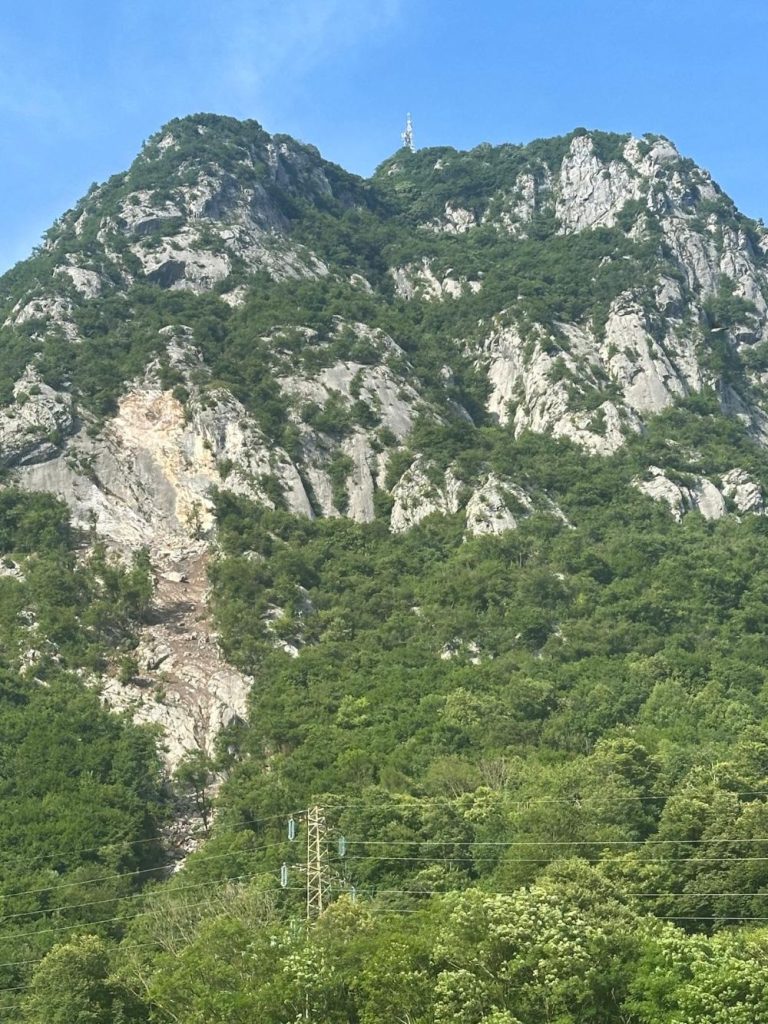 Lo Zucco dell'Angelone con i segni di una delle frane più recenti