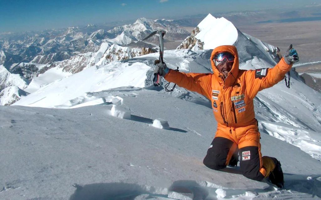 Simone Moro sulla vetta dello Shishapangma. Foto df-sportspecialist