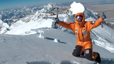 Simone Moro sulla vetta dello Shishapangma. Foto df-sportspecialist