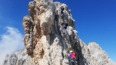Sulla via ferrata Bocchette Alte, nei pressi di Cima Brenta @ Guide Alpine Val di Sole