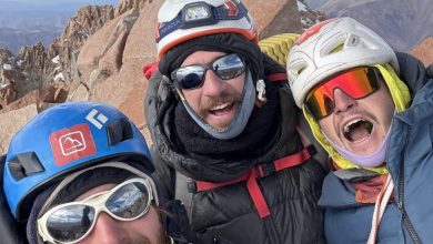 Ulises Kusnezov, Emilio Arcienaga e Bernardo Baena sulla vetta del Chañi Grande. Foto U. Kusnezov
