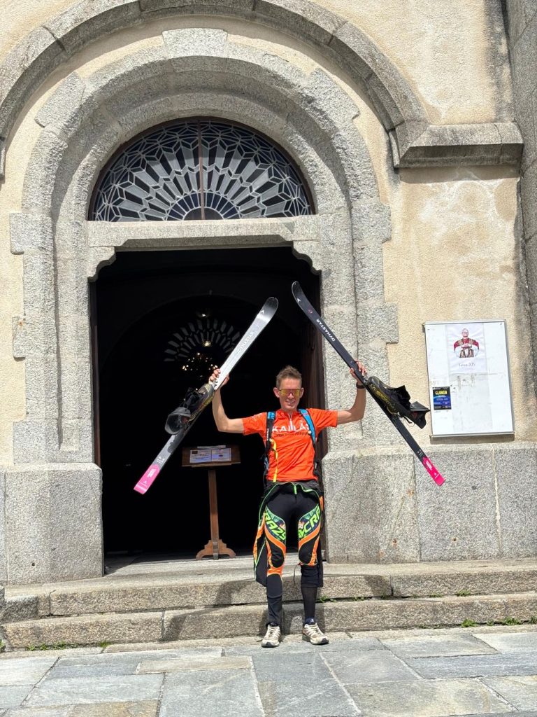 William Boffelli davanti alla chiesa di Chamonix