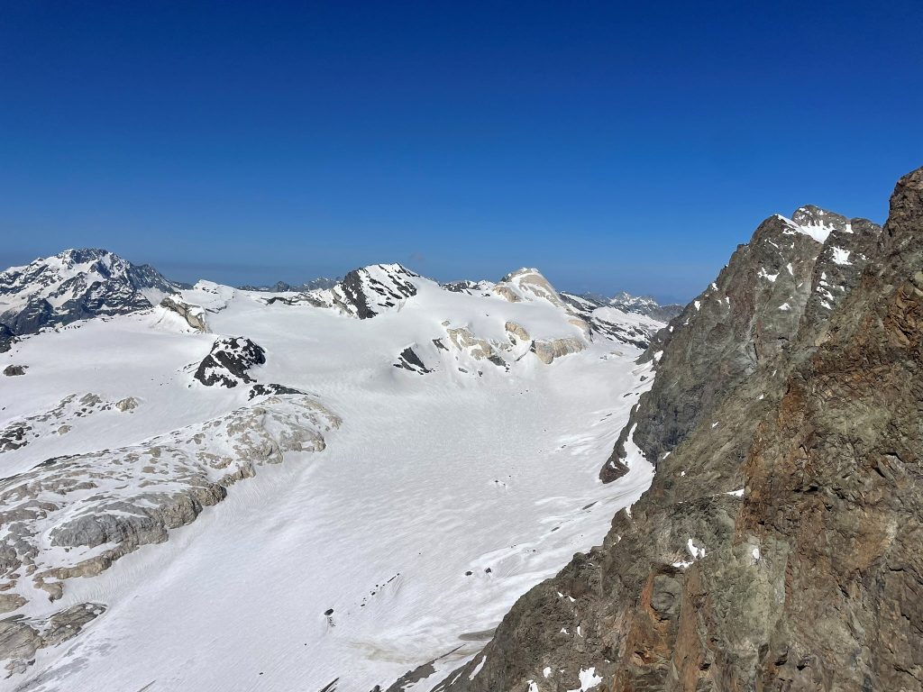 Gli aspri e remoti contrafforti rocciosi del Bernina sud, foto M. Comi.