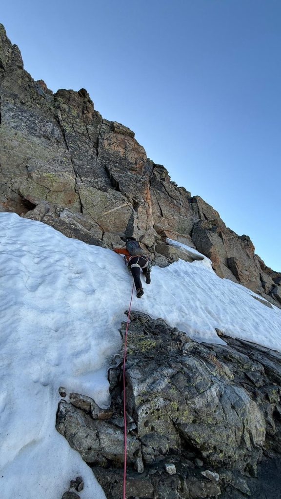 Scavalcando cenge ancora innevate, foto A. Marzi.