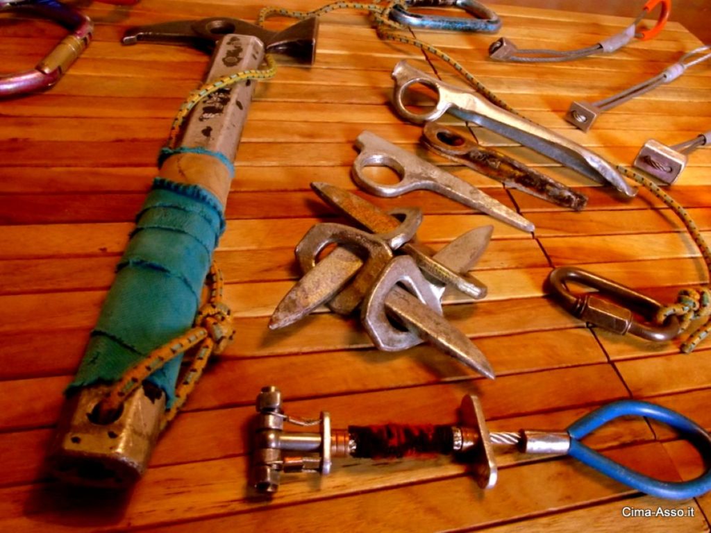 Chiodi e martelli da arrampicata @ Cima-Asso.it