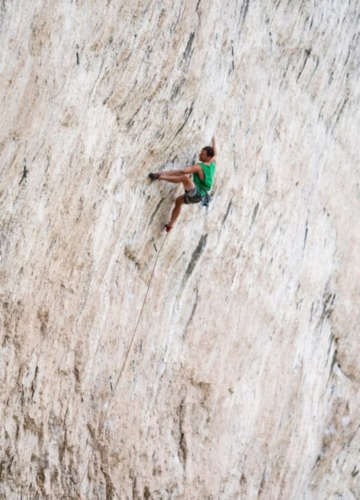 Siegrist in azione su Show Your Teeth @ jonathansiegrist.png