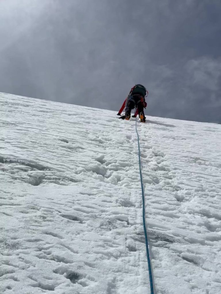 Lunghi tratti di ghiaccio ripido prima della vetta del Pico Simon Bolivar