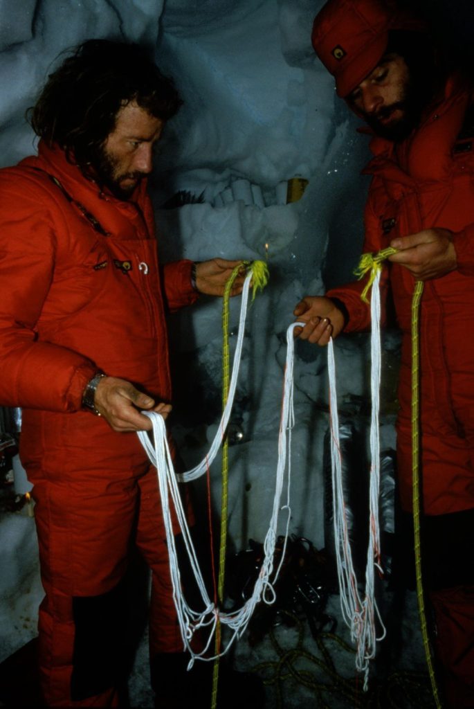 Lo stato delle corde dopo la salita nel Bus. @ Archivio Caruso, Sarchi, Giarolli, Salvaterra